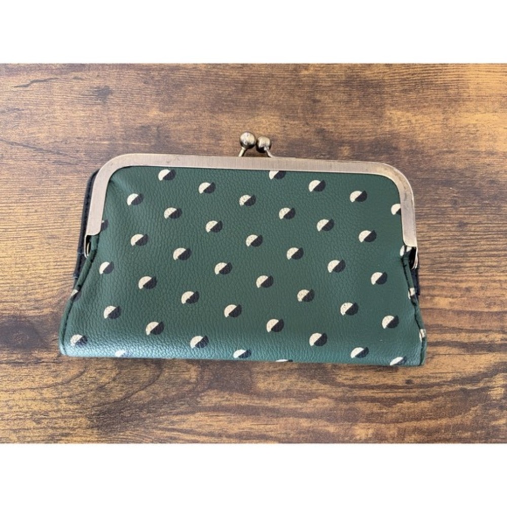 Time And Tru Kiss Lock Bi-Fold Green Wallet Geo Dot Design‎